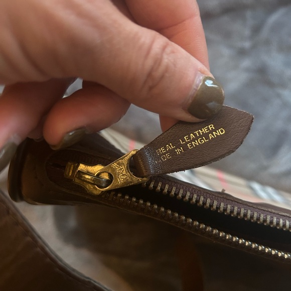Authentic Burberry Bag - Picture 7 of 9